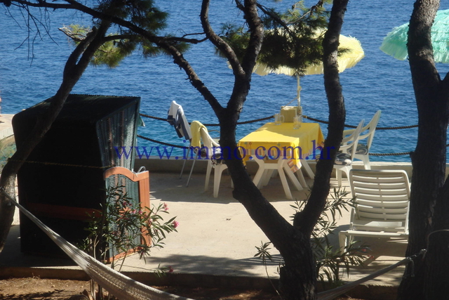 SEAFRONT HOUSE WITH APARTMENTS ON THE ISLAND OF HVAR