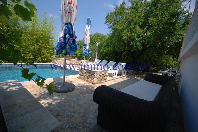 BRAČ, LOVELY HOUSE WITH SWIMMING POOL