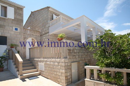 ISLAND OF BRAČ, VILLA WITH SWIMMING POOL, FIRST ROW TO THE SEA