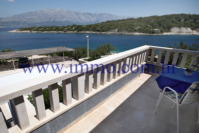 ISLAND OF BRAČ, VILLA WITH SWIMMING POOL, FIRST ROW TO THE SEA