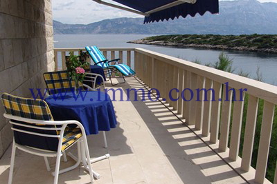 ISLAND OF BRAČ, VILLA WITH SWIMMING POOL, FIRST ROW TO THE SEA