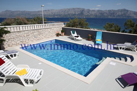 ISLAND OF BRAČ, VILLA WITH SWIMMING POOL, FIRST ROW TO THE SEA