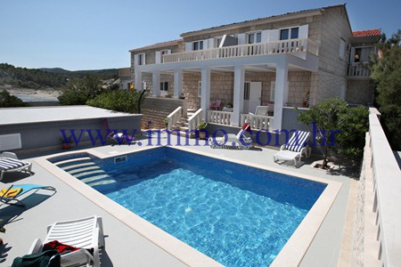 ISLAND OF BRAČ, VILLA WITH SWIMMING POOL, FIRST ROW TO THE SEA