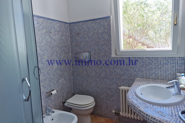 ARHIPELAG KORNATI. KUĆA U PRVOM REDU DO MORA