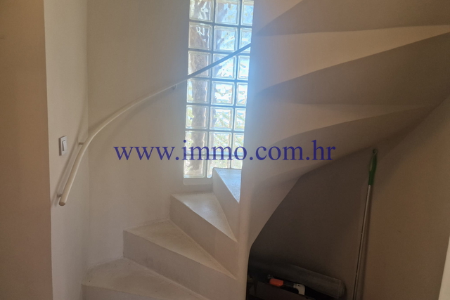 HAUS IN DER ERSTEN REIHE ZUM MEER AUF DER INSEL &Ccaron;IOVO
