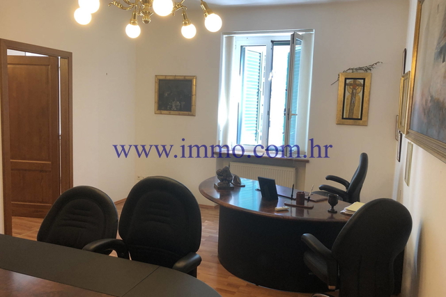 UNIQUE OPPORTUNITY! LUXURY APARTMENT IN THE CENTER OF SPLIT! TOP LOCATION!