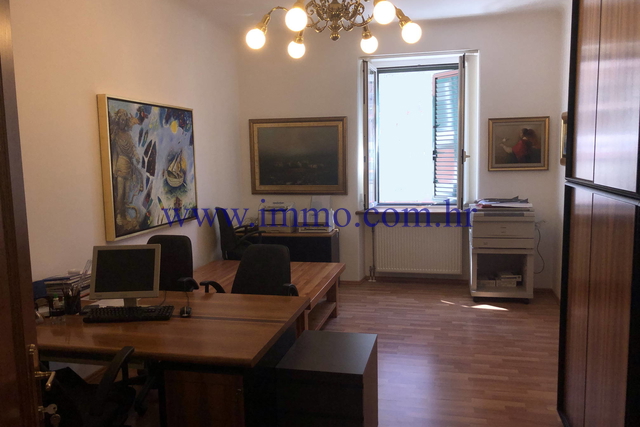 UNIQUE OPPORTUNITY! LUXURY APARTMENT IN THE CENTER OF SPLIT! TOP LOCATION!