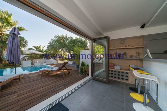 LUXURY SEAFRONT VILLA NEAR TROGIR