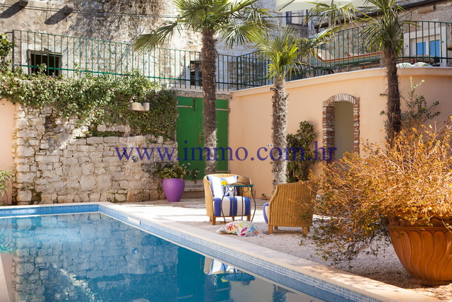 RENOVATED STONE VILLA ON THE ISLAND OF HVAR