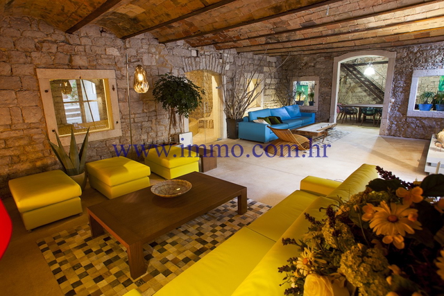 RENOVATED STONE VILLA ON THE ISLAND OF HVAR