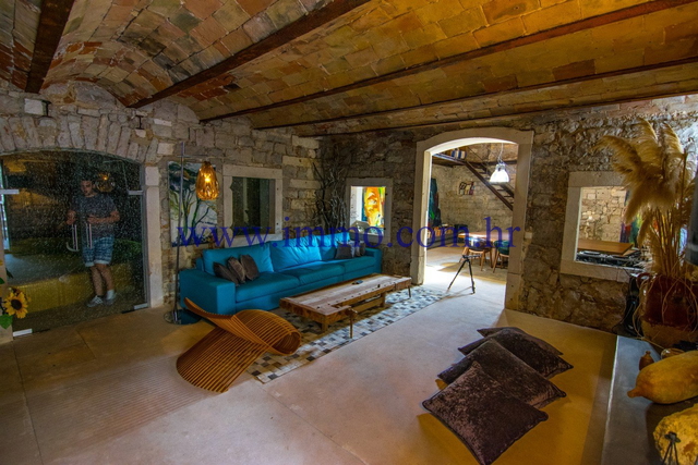 RENOVATED STONE VILLA ON THE ISLAND OF HVAR