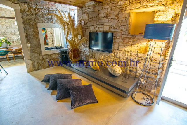 RENOVATED STONE VILLA ON THE ISLAND OF HVAR