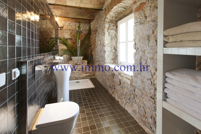 RENOVATED STONE VILLA ON THE ISLAND OF HVAR