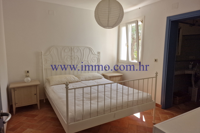 ARHIPELAG KORNATI. KUĆA U PRVOM REDU DO MORA