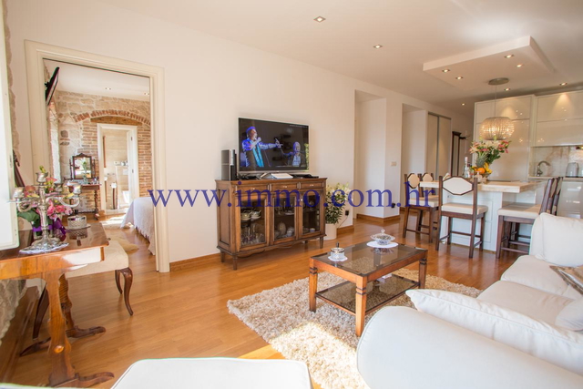 LUXURY APARTMENT IN THE HISTORICAL SPLIT CENTER