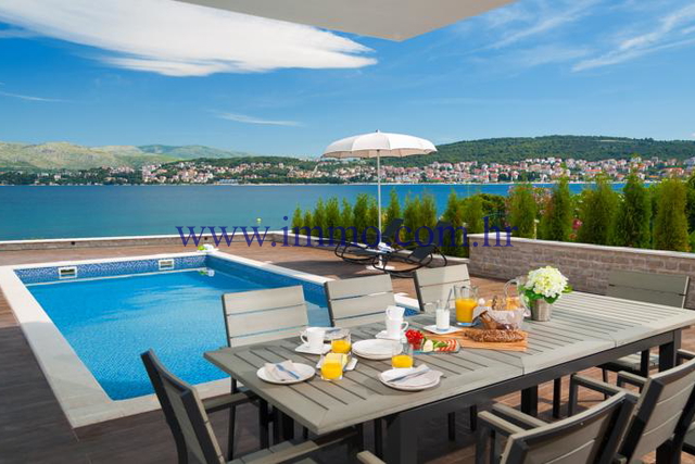 ČIOVO, LUXURY VILLA WITH SWIMMING POOL, SECOND ROW TO THE SEA