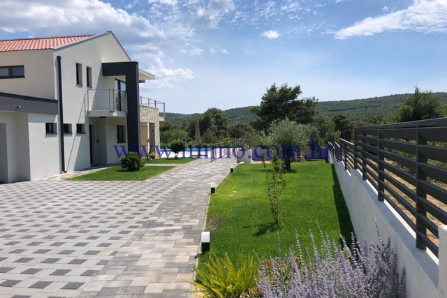 BEAUTIFUL NEW VILLA NEAR SIBENIK