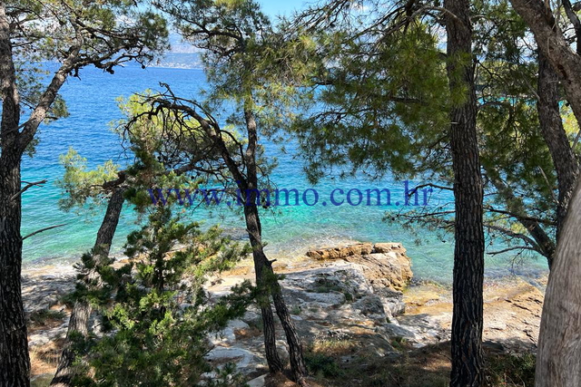 УНИКАЛЬНЫЙ УЧАСТОК В ПЕРВОЙ ЛИНИИ ОТ МОРЯ