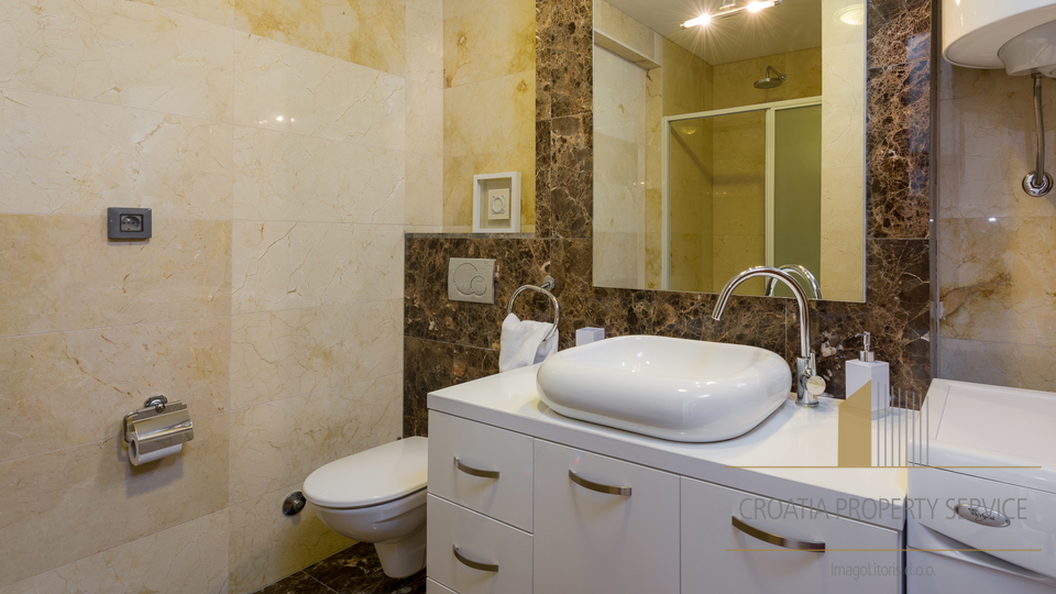 Luxuriöse Wohnung in mediterraner Villa 70 m vom Meer – Milna, Insel Brač