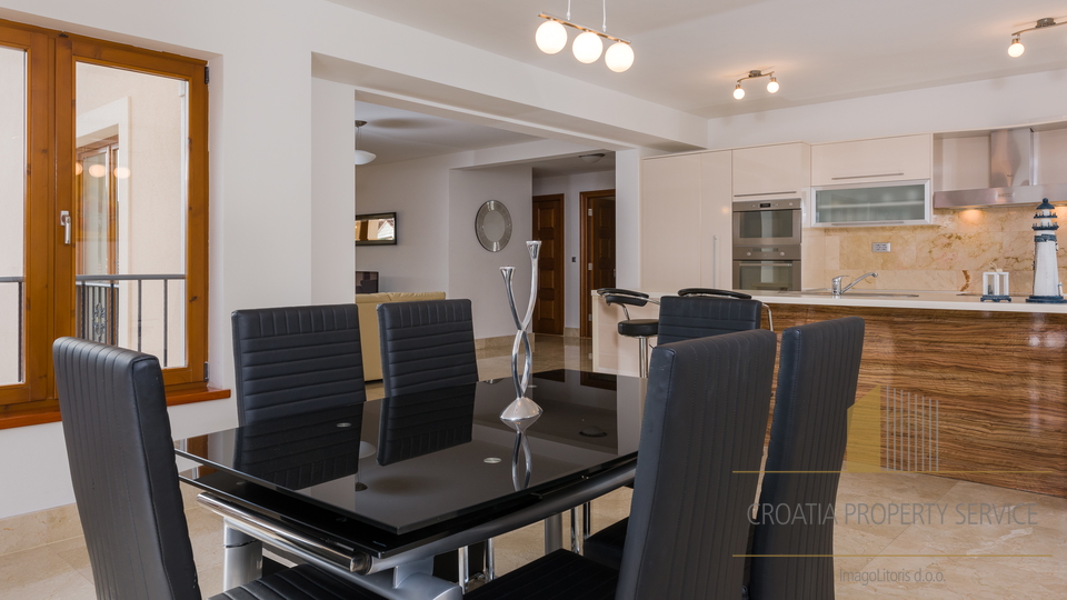 Luxuriöse Wohnung in mediterraner Villa 70 m vom Meer – Milna, Insel Brač