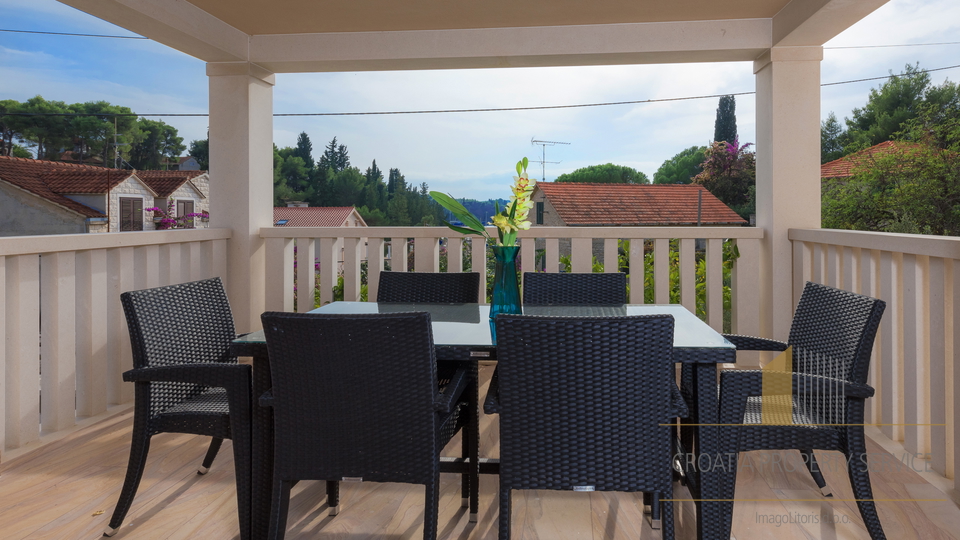 Luxuriöse Wohnung in mediterraner Villa 70 m vom Meer – Milna, Insel Brač