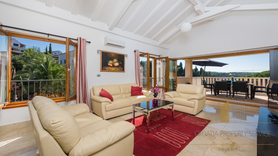 Luksuzno stanovanje z razgledom na morje v sredozemski vili – Milna, otok Brač