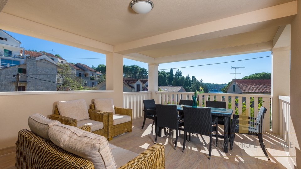 Luxuriöse Wohnung in mediterraner Villa 70 m vom Meer – Milna, Insel Brač