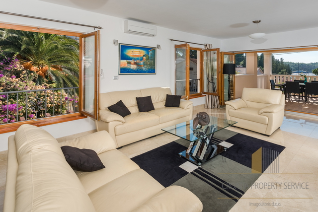 Luxuriöse Wohnung in mediterraner Villa 70 m vom Meer – Milna, Insel Brač