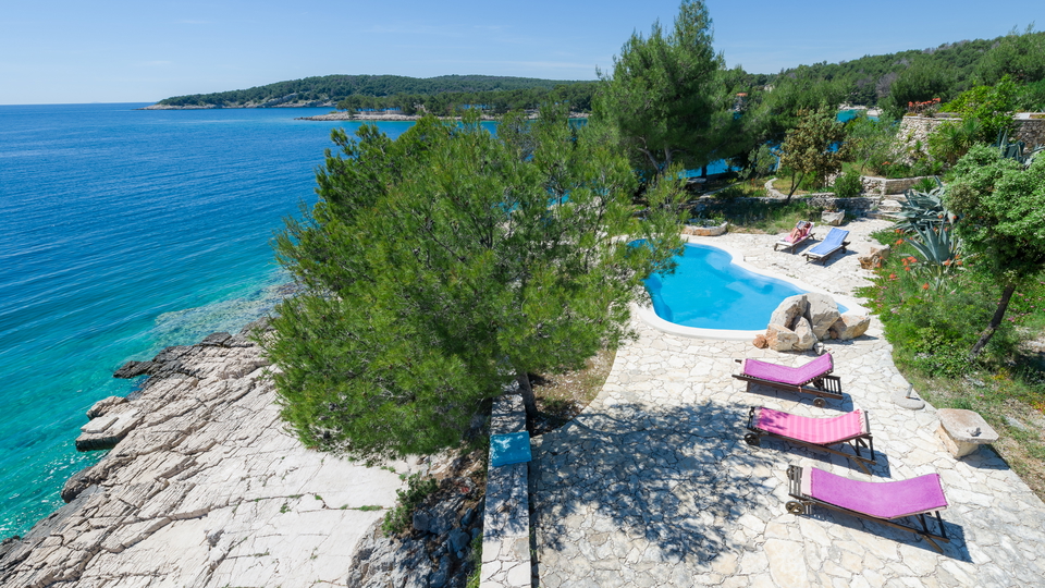 Luksuzna mediteranska vila v prvi vrsti ob morju na otoku Bra&ccaron;u&excl;