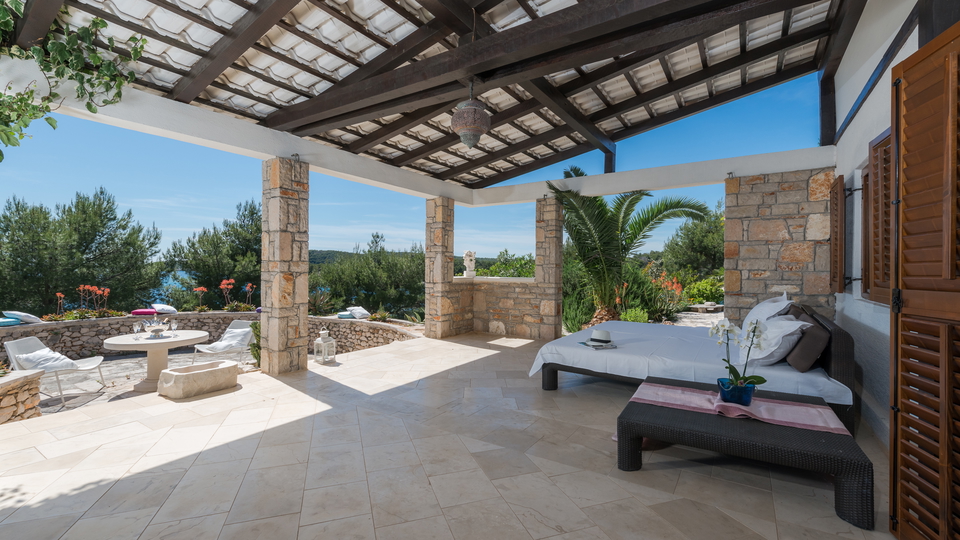 Luksuzna mediteranska vila v prvi vrsti ob morju na otoku Bra&ccaron;u&excl;