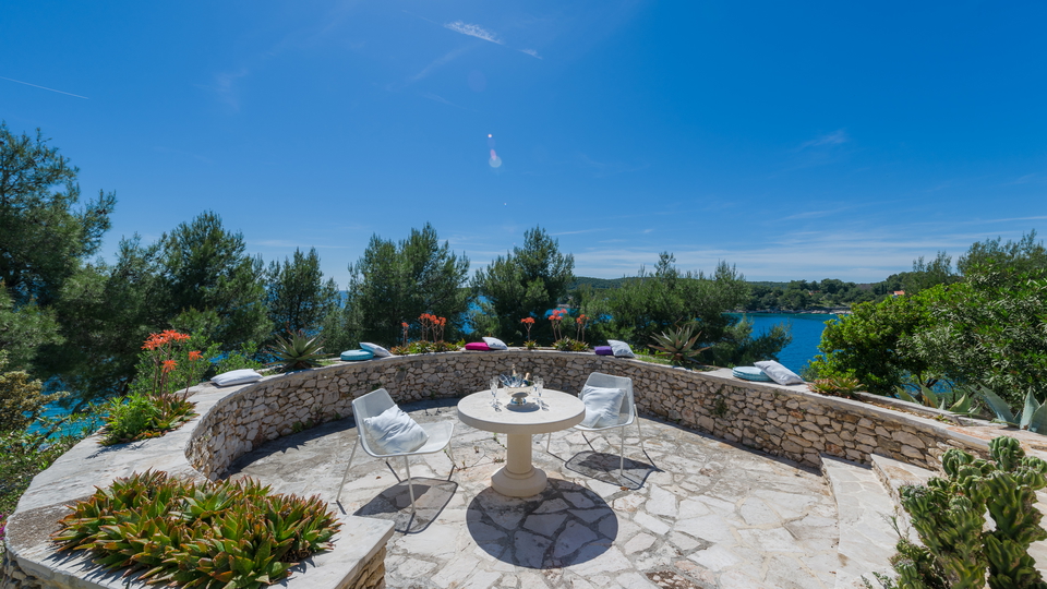 Luksuzna mediteranska vila v prvi vrsti ob morju na otoku Bra&ccaron;u&excl;
