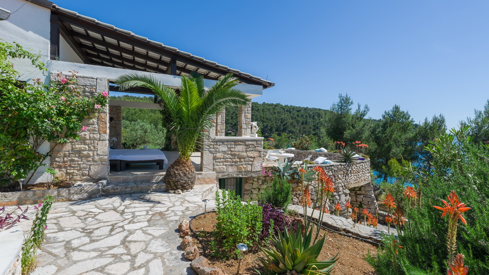 Luksuzna mediteranska vila v prvi vrsti ob morju na otoku Bra&ccaron;u&excl;