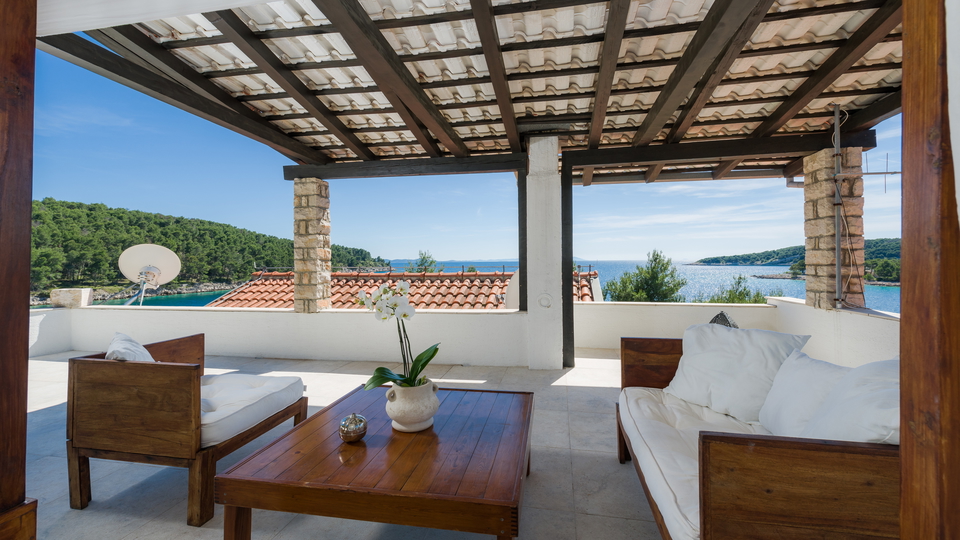 Luksuzna mediteranska vila v prvi vrsti ob morju na otoku Bra&ccaron;u&excl;