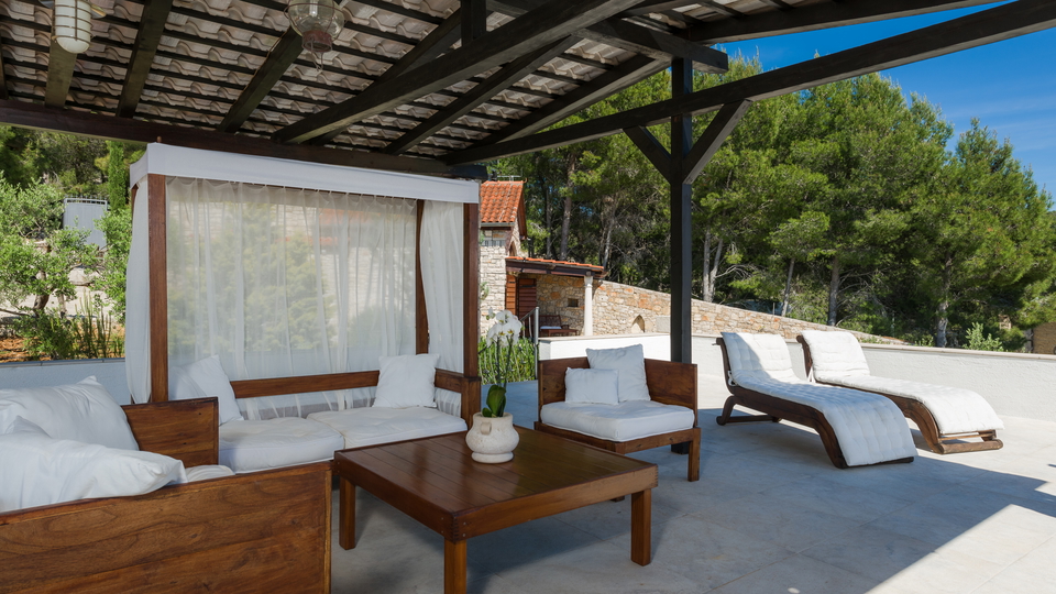 Luksuzna mediteranska vila v prvi vrsti ob morju na otoku Bra&ccaron;u&excl;