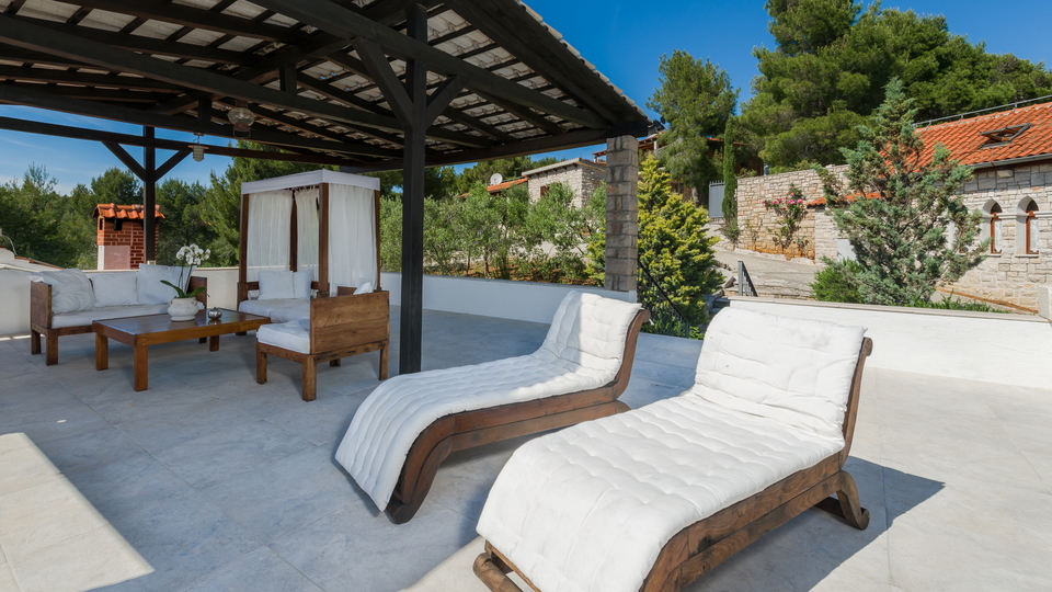Luksuzna mediteranska vila v prvi vrsti ob morju na otoku Bra&ccaron;u&excl;