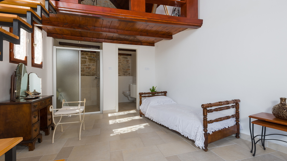 Luksuzna mediteranska vila v prvi vrsti ob morju na otoku Bra&ccaron;u&excl;