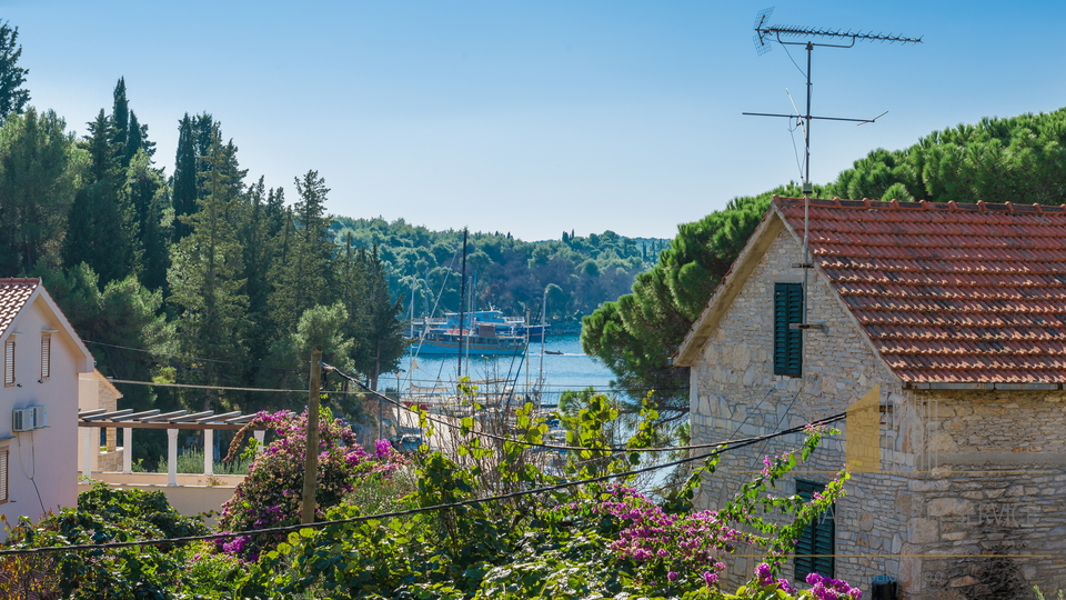 Luksuzno stanovanje z razgledom na morje v sredozemski vili – Milna, otok Brač