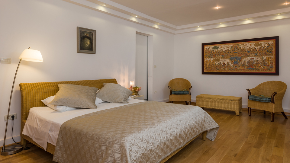 Luksuzna mediteranska vila v prvi vrsti ob morju na otoku Bra&ccaron;u&excl;