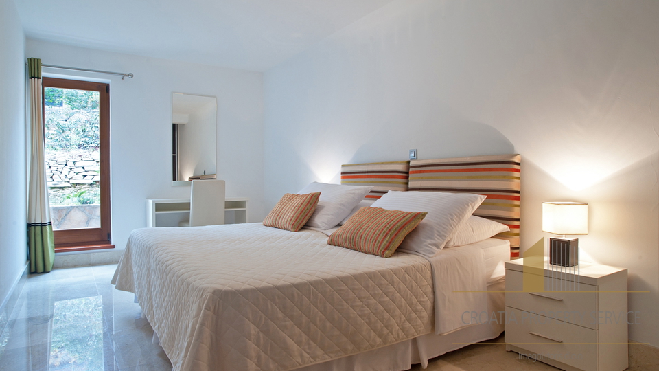 Luxuriöse Wohnung in mediterraner Villa 70 m vom Meer – Milna, Insel Brač