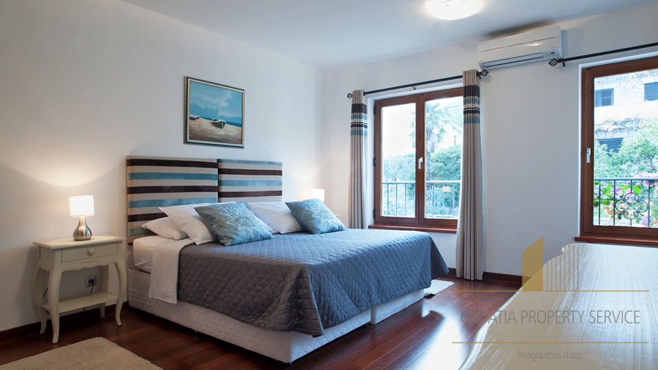 Luksuzno stanovanje z razgledom na morje v sredozemski vili – Milna, otok Brač