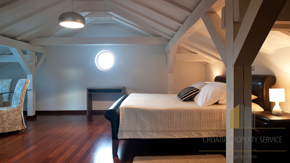 Luksuzno stanovanje z razgledom na morje v sredozemski vili – Milna, otok Brač