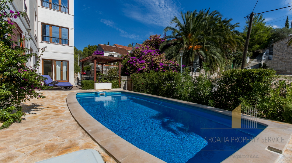 Luxuriöse Wohnung in mediterraner Villa 70 m vom Meer – Milna, Insel Brač