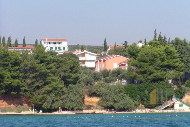 Beautiful apartment house first row to the sea – Sv. Filip i Jakov