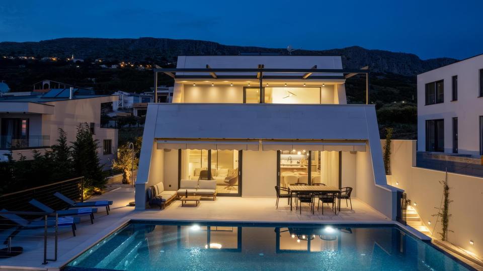 Luxury villa with panoramic sea views near Split&excl;