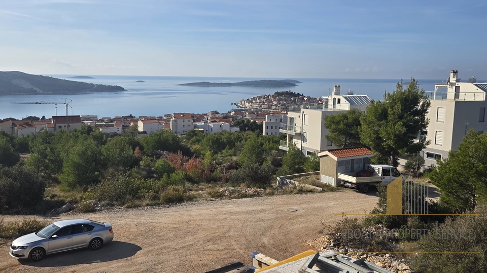 Ekskluzivni penthouse v novogradnji v Primoštenu – pogled na morje, garaža, blizu centra!