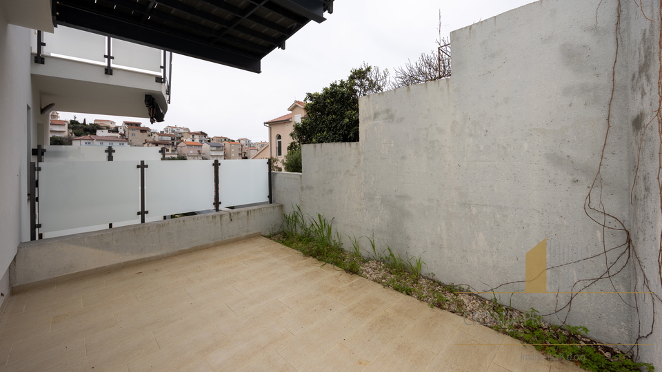 One-room apartment in a new building 160 m from the sea in the vicinity of Primošten!