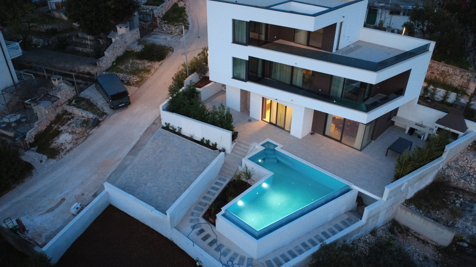 Luxusvilla mit wundersch&ouml;nem Meerblick in der N&auml;he von Rogoznica&excl;