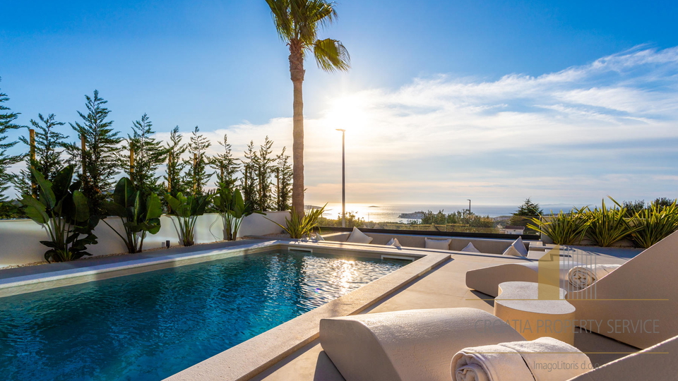 Spektakularna vila z odprtim pogledom na morje na ekskluzivni lokaciji v Primoštenu!