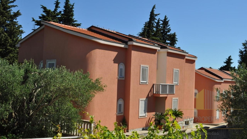 Beautiful apartment house first row to the sea – Sv. Filip i Jakov