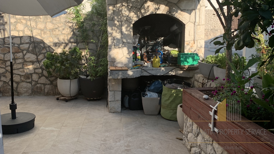 Insel Čiovo – Haus 30 m vom Meer mit Terrasse, Garten und Grill!